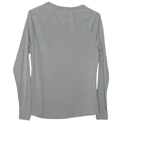 OLD navy active long-sleeve top. Light grey. Size M - Picture 2 of 6